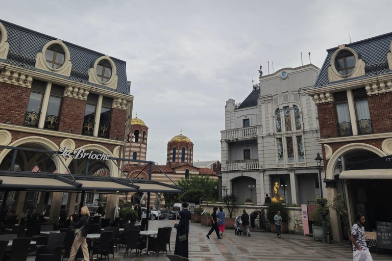 Batumi: Architectural Tour & tasting Adjarian Khachapuri