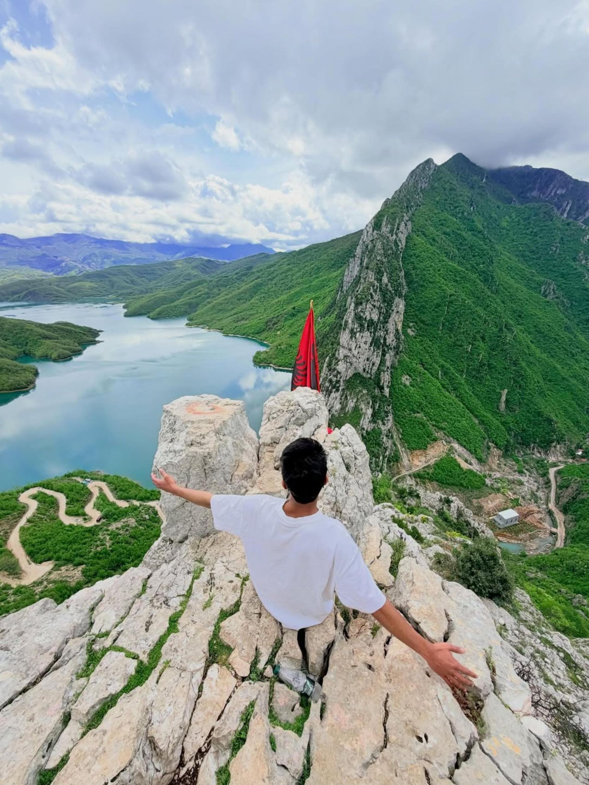 Ab Tirana: Tagestour zum Bovilla-See und zum Skywalk auf dem Berg Gamti