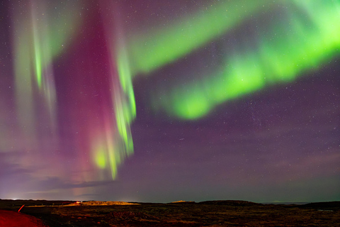 Reykjavík: Golden Circle, Secret Lagoon & Aurora Chase Tour with Pickup from Selected Locations