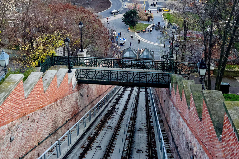 Buda Castle: Guided Walking Tour with Royal Cake Tasting