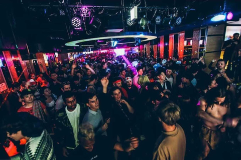 Tokio: One Night in Exclusive Rooftops and Clubs of Japón