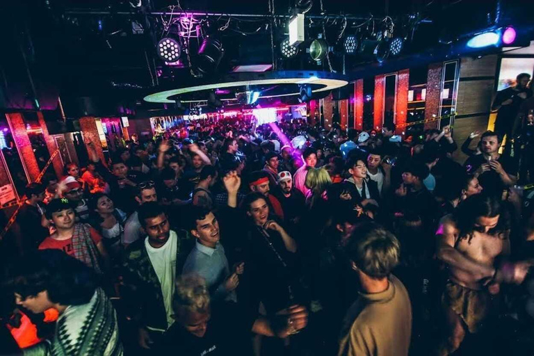 Tokio: One Night in Exclusive Rooftops and Clubs of Japón