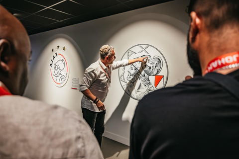 Amsterdam: Tour VIP della Johan Cruijff ArenA con drink e sciarpaAmsterdam: Tour dell&#039;arena Johan Cruijff con bevanda e sciarpa