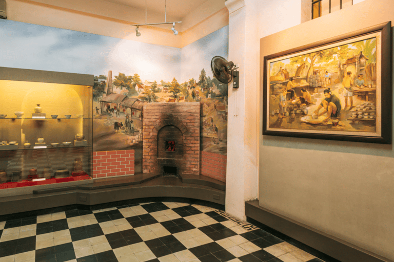 Hanoi: Military History Museum, Hoa Lo Prison & Gardens Tour Small Group: All-In-One Tour: Highlights & Train Street