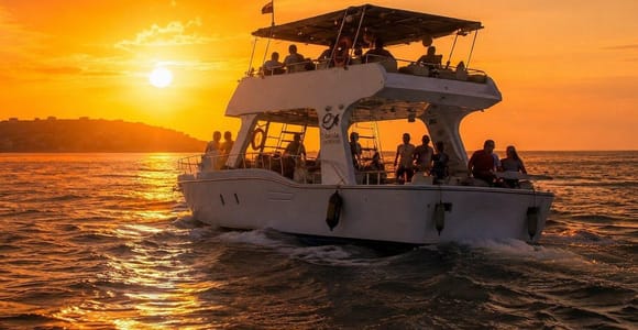 Cartagena: Sunset Bay Cruise with 2 Drinks