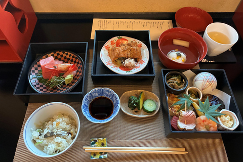 Kanazawa Wagashi Making, Kaiseki, Geisha & Samurai All Tour