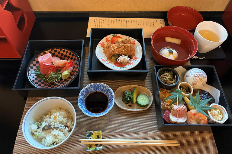 Kanazawa Wagashi Making, Kaiseki, Geisha & Samurai All Tour