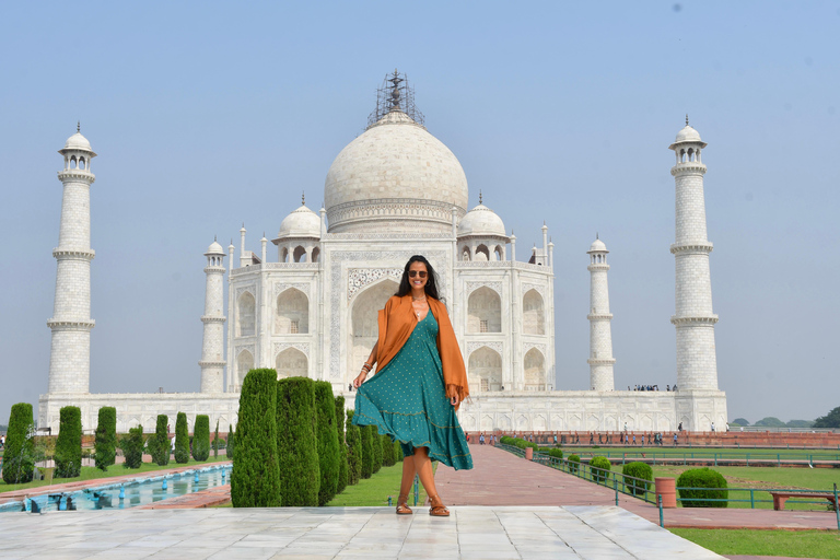 Da Delhi: tour del Taj Mahal e di Agra in treno espresso GatimaanTutto incluso: treno con vagone ristorante, auto, guida, biglietto, pranzo