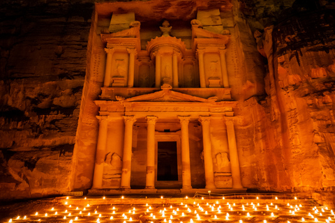 Aqaba: Tour noturno por Petra com traslado particular