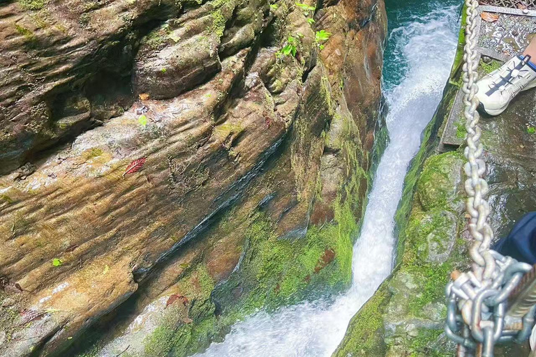 Zhangjiajie: 3-Day Private Hiking Tour with Guide & Hotel