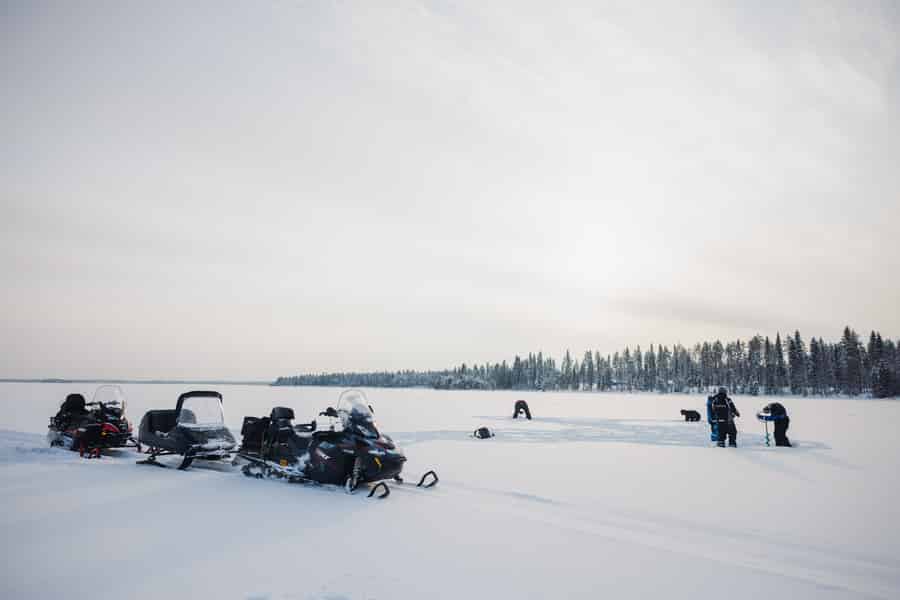 Rovaniemi: Kombitag Eisfischen & Schneemobilsafari. Foto: GetYourGuide