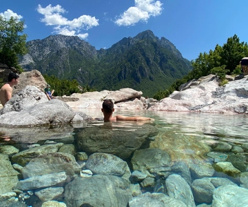 Tirana : Visite des Alpes albanaises et du village de Theth avec déjeuner