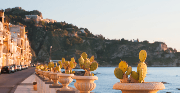 Taormina, Isola Bella und Castelmola von Catania aus