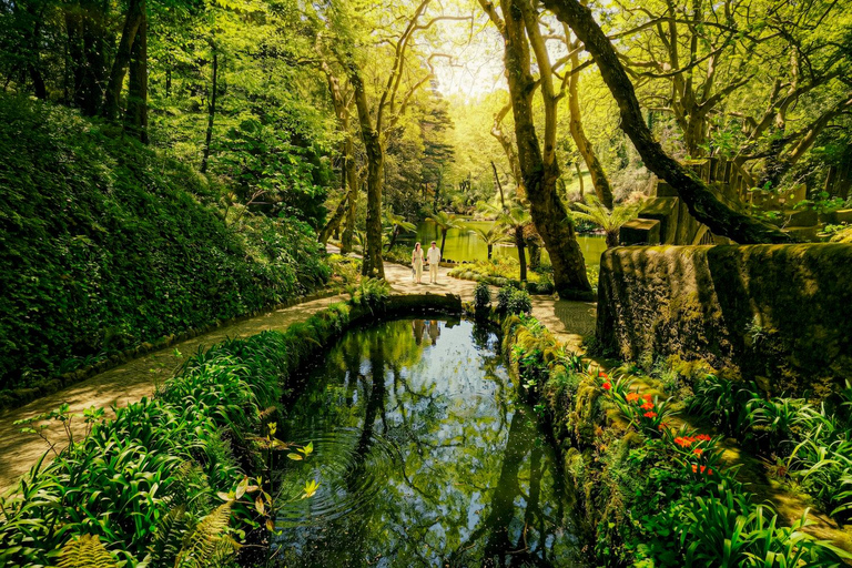 From Lisbon: Sintra, Pena, Regaleira & Cascais Day Trip Private Full Experience: Day trip (Spanish Host)