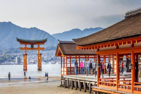 Hiroshima: Private Tour with Miyajima and Peace Park