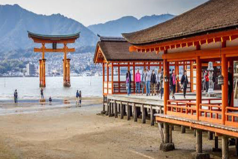 Hiroshima: Private Tour with Miyajima and Peace Park