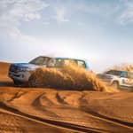 Abu Dhabi: Safari nel deserto con barbecue, giro in cammello e sandboarding