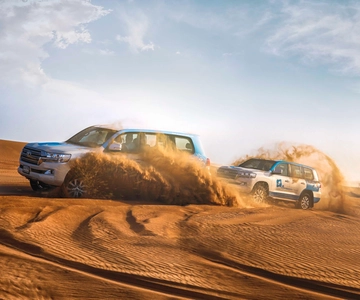Abu Dhabi: Ørkensafari med grillmat, kameltur og sandboarding