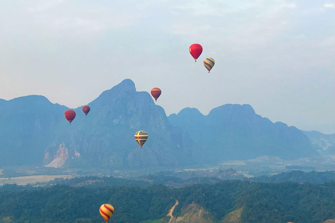 Vang Vieng: ballonvaart met ophaalservice vanaf je hotel in de stad