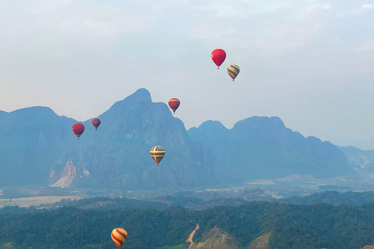 Vang Vieng: ballonvaart met ophaalservice vanaf je hotel in de stad