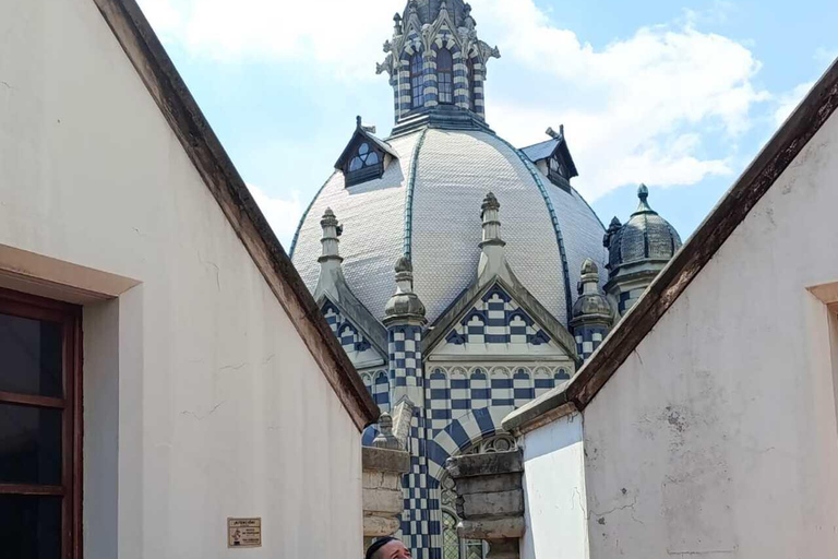 Medellín Through Time – City Sightseeing Tour | Subway, Metrocable, and Historic Center