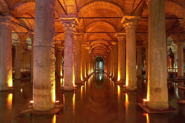 托普卡帕宫 + 大教堂地下水宫殿门票和语音导览托普卡普宫 + 地下水宫殿门票和语音导览