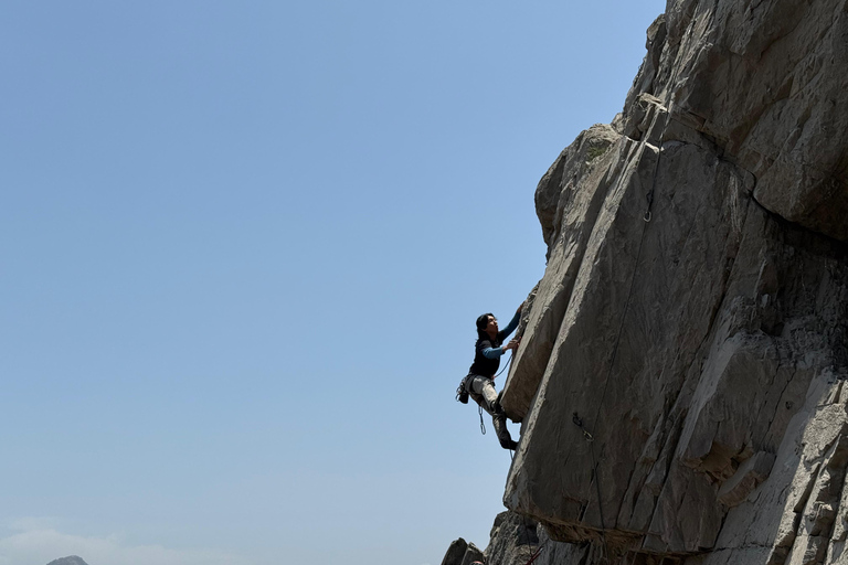 Lima: Rock Climbing Rock climb in Lima totally beginners or intermediate level