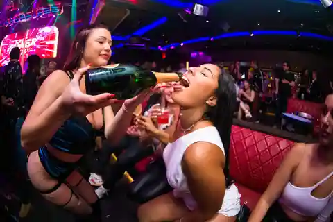 Miami : Visite guidée des bars avec réductions sur les boissons et entrée dans les clubs