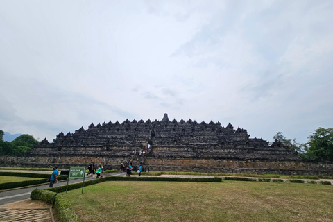 "Java Highlights: Yogyakarta to Bromo & Ijen Volcanoes"