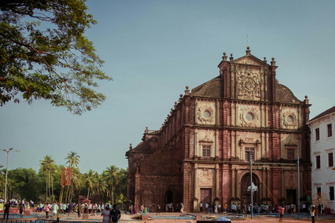 Goa: Einblicke in prächtige Kirchen, Fort und Kreuzfahrt bei Sonnenuntergang