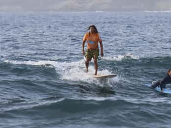 Playa de Las Américas: VIP Inolvidable Private Surf Lesson