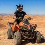 Avventura al tramonto nel deserto di Agafay: quad, giro in cammello, cena e spettacolo