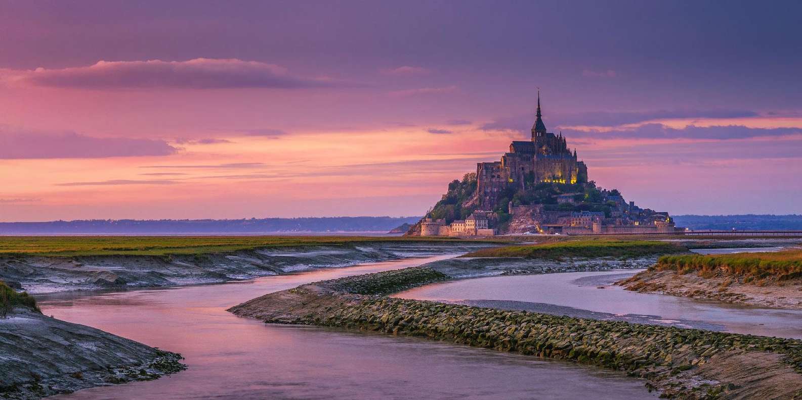 Mont Saint-Michel Small-Group Day Trip from Paris with Abbey Ticket
