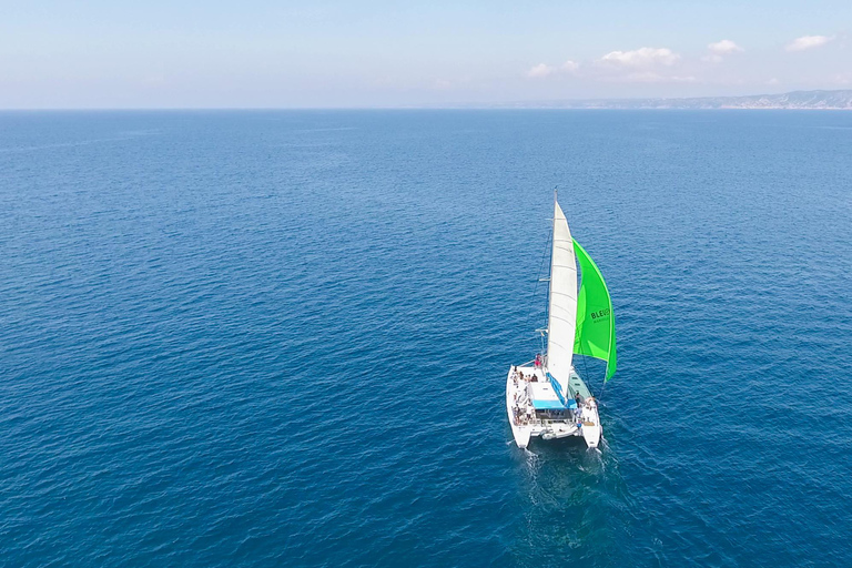 Marsiglia: Crociera in catamarano delle Calanques, picnic e snorkeling