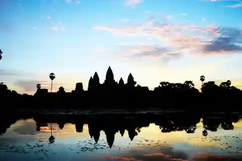 Angkor Wat: Sunrise 2.5 Days with Tonle Sap Lake Tour