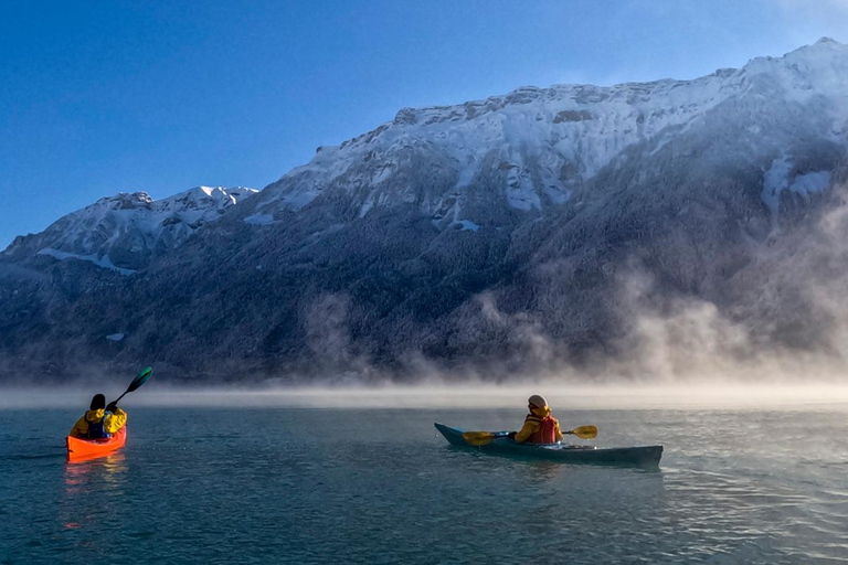 إنترلاكن: جولة الشتاء بقوارب الكاياك على بحيرة برينز