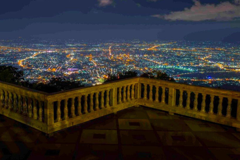 Visita nocturna al templo Doi Suthep y Wat Pha Lat