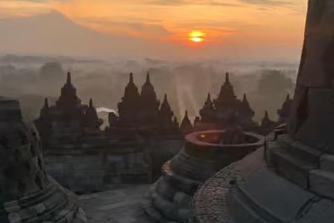 Yogyakarta: 4-Day Guided Tour with Meals and Transfers