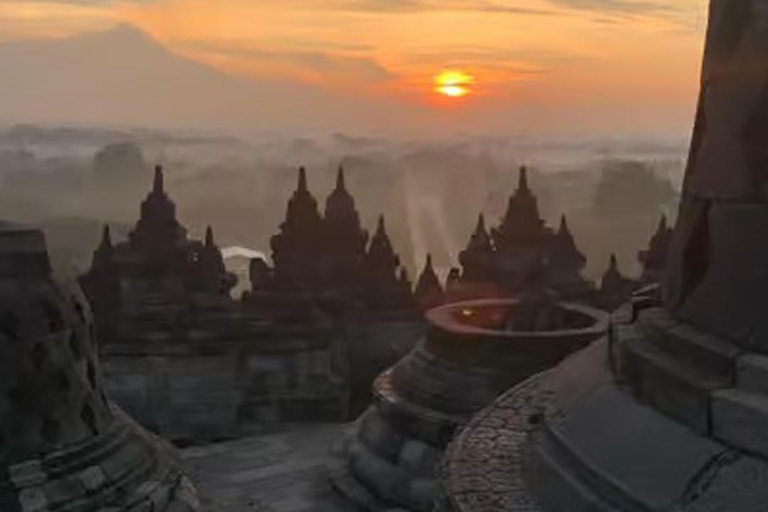 Yogyakarta: 4-Day Guided Tour with Meals and Transfers