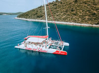 Split, ganztägige Katamaran-Kreuzfahrt nach Hvar & Pakleni Inseln - Hizvo