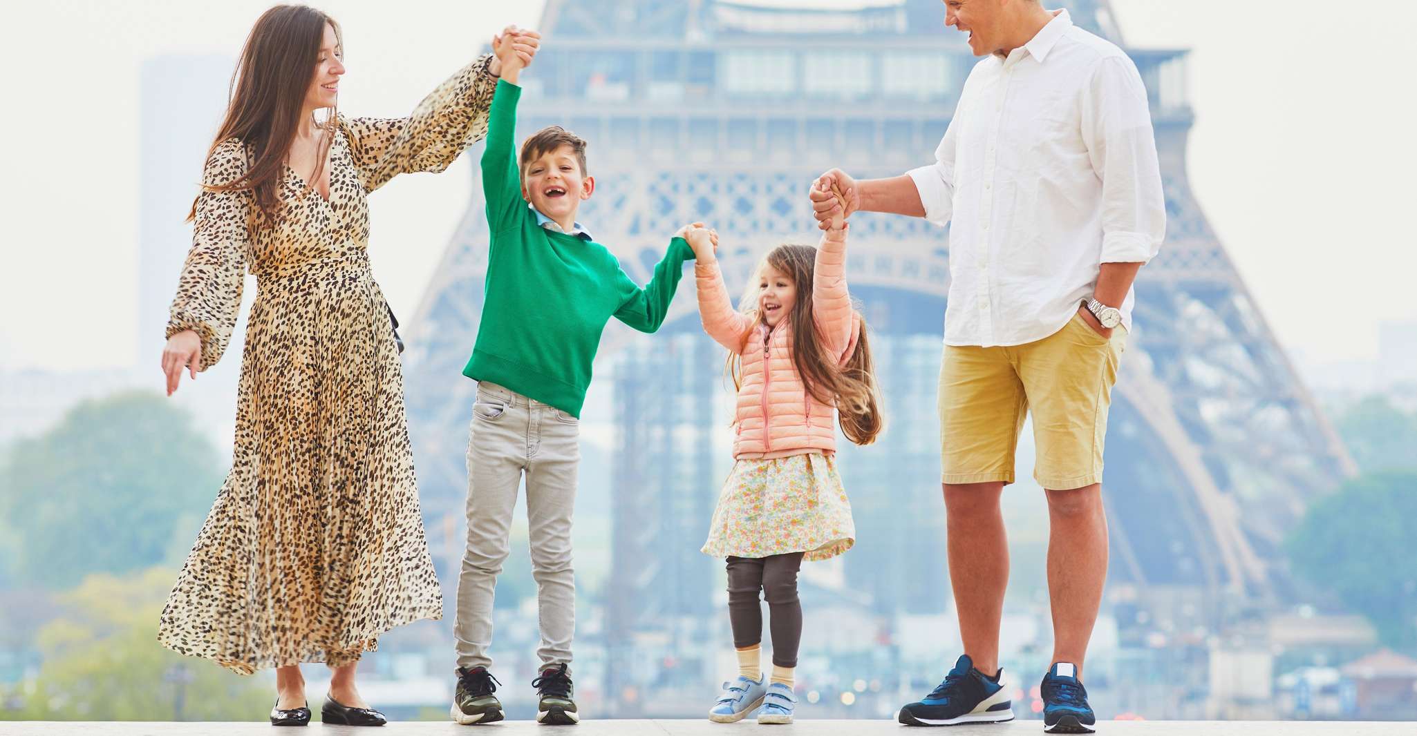 Paris: Eiffel Tower Photoshoot