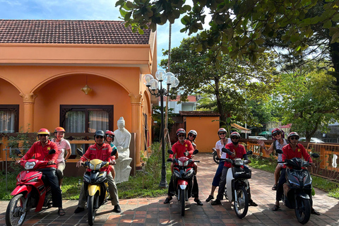 Tour Huế auf dem Rücken eines Motorrads