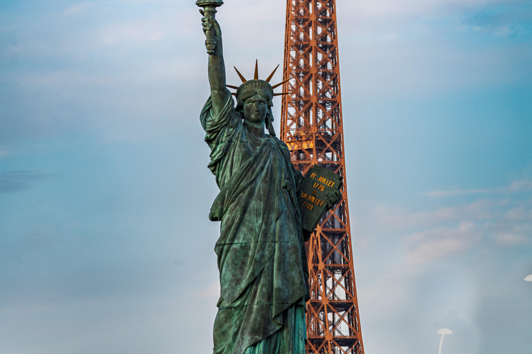 Paris: Private Seine River Cruise Paris: Private Seine River Cruise with Guide