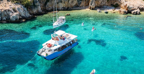 Krk: 4-stündige Bootstour mit Schwimmen am Goldenen Strand und auf der Insel Plavnik, inkl. Getränken