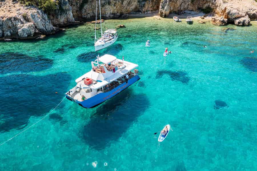 Bootstour zum Goldenen Strand von Krk und nach Plavnik – Schwimmen & Schnorcheln. Foto: GetYourGuide Bootstour zum Goldenen Strand von Krk und nach Plavnik – Schwimmen & Schnorcheln. Foto: GetYourGuide