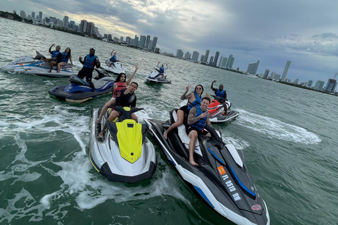 Miami: Tour in moto d&#039;acqua nelle splendide acque di MiamiMiami: Tour con il jetski nelle splendide acque di Miami