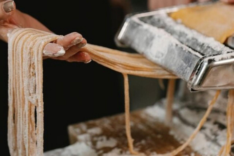 Da Livorno: Corso di cucina e degustazione di vini in Toscana + Pisa