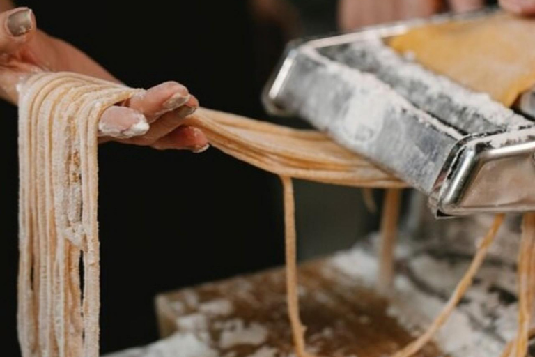 Da Livorno: Corso di cucina e degustazione di vini in Toscana + Pisa