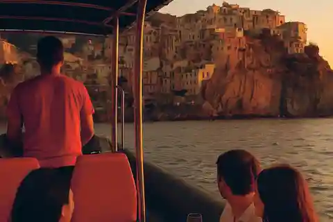 La Spezia : Tour en bateau des Cinque Terre au coucher du soleil avec amuse-gueules