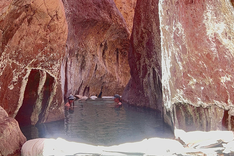 Las Vegas: Arizona Hot Springs Guided Hike with Snacks